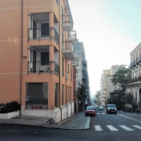 Friends & Family - Free Parking Car Apartamento Catânia